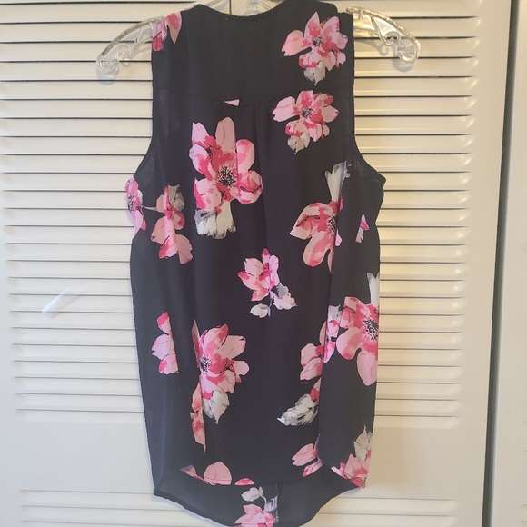 NWOT Black w pink floral design. Sleeveless summer chiffon top w ruffled front. - Picture 2 of 4